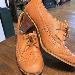 Bass Heeled Leather Oxford Womens Size 6